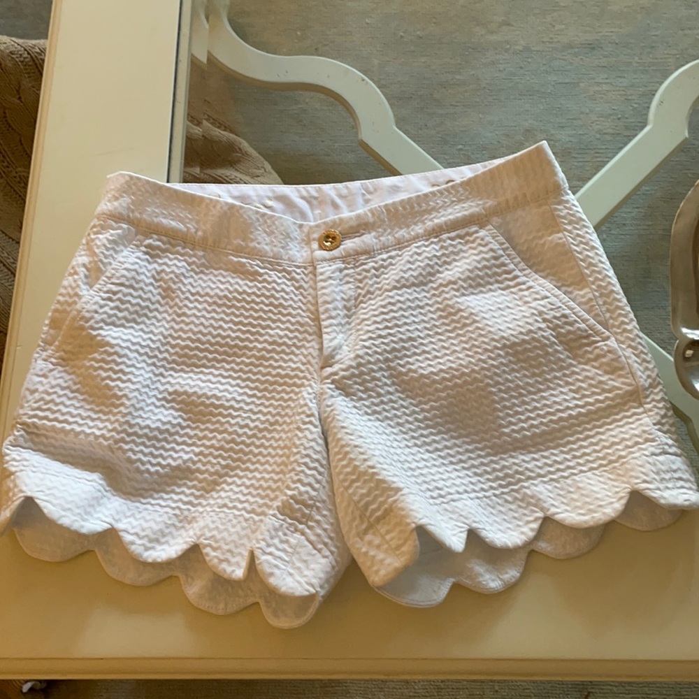 Lily Pulitzer, 00, white scalloped shorts